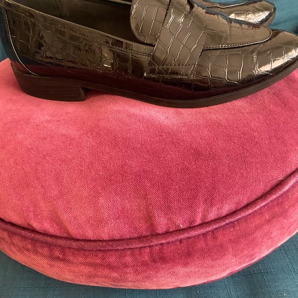 Black patent leather dark academia croc loafers - Picture 3 of 4